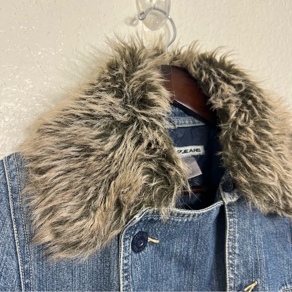 Y2K DKNY Denim Jean Jacket Faux Fur Collar Belted Trench Style Size 6 - Picture 4 of 14